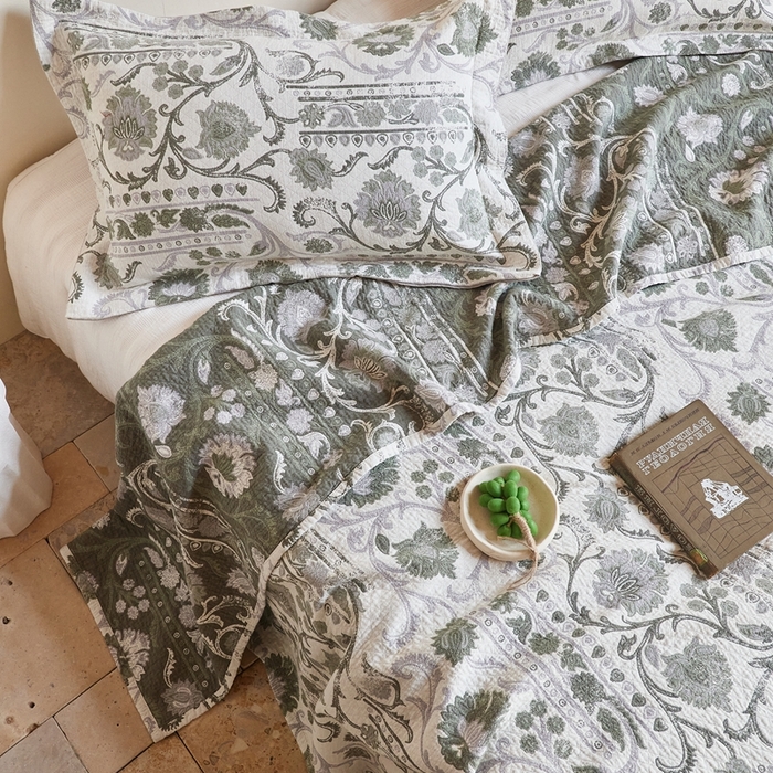 91家纺网 家纺一手货源 找家纺 沐瑟家纺 2026新款床盖三件套 复古花韵-绿