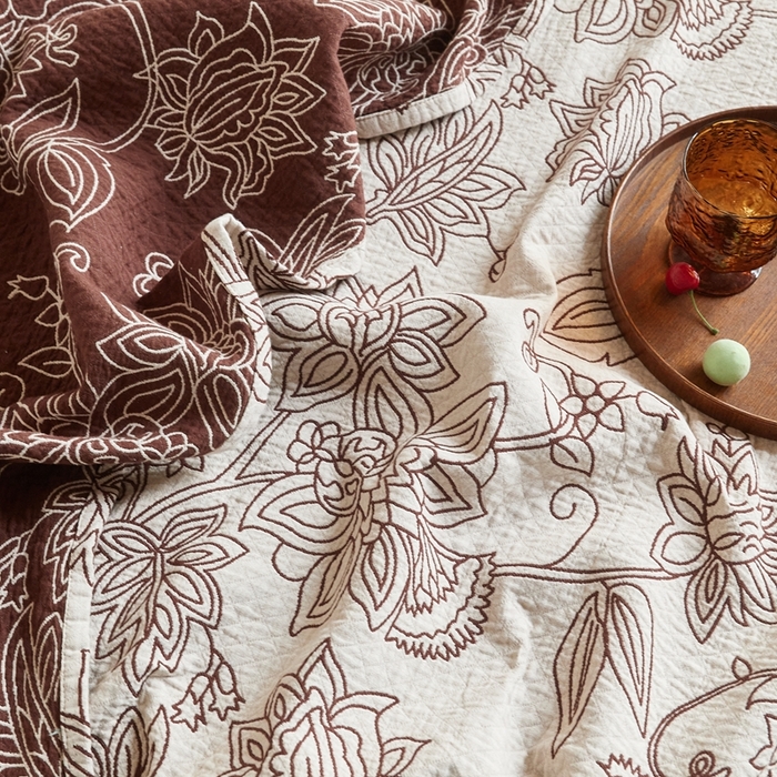 91家纺网 家纺一手货源 找家纺 沐瑟家纺 2026新款床盖三件套 花蔓-米白