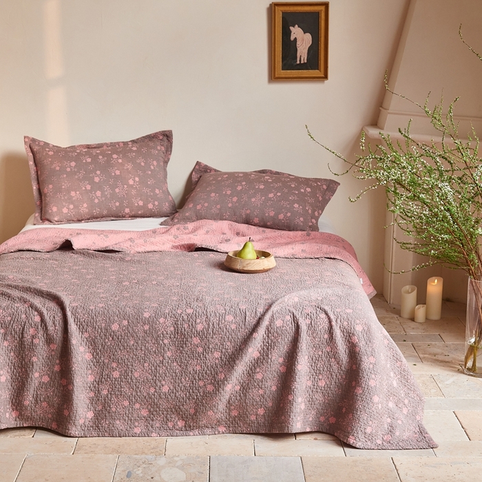 91家纺网 家纺一手货源 找家纺 沐瑟家纺 2026新款床盖三件套 梅花-粉色