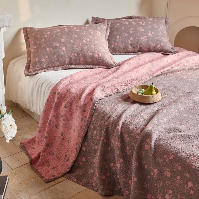 91家纺网 家纺一手货源 找家纺 沐瑟家纺 2026新款床盖三件套 梅花-粉色