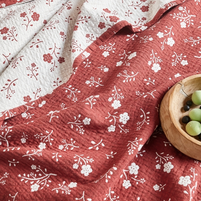 91家纺网 家纺一手货源 找家纺 沐瑟家纺 2026新款床盖三件套 梅花-红色