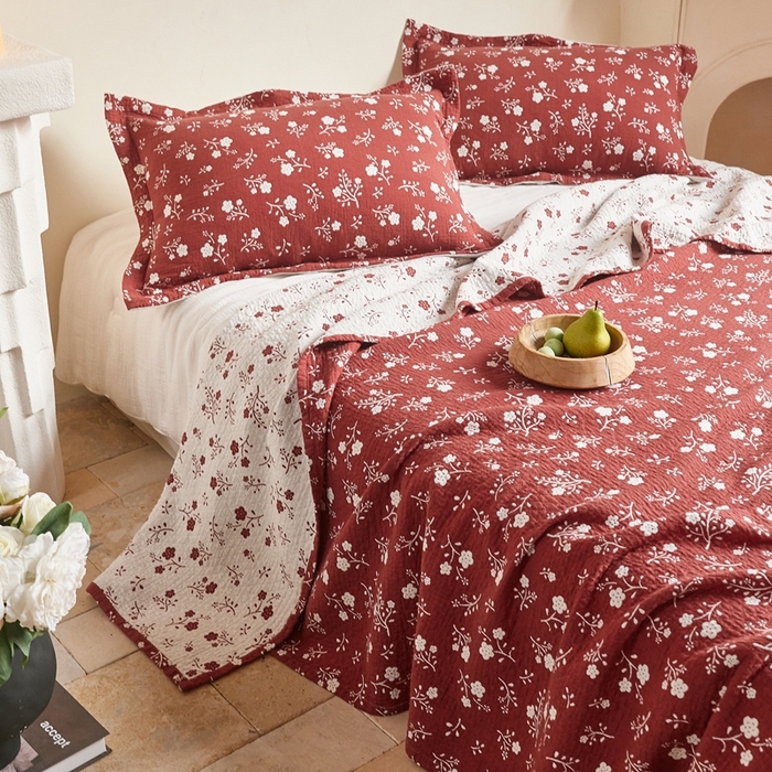 91家纺网 家纺一手货源 找家纺 沐瑟家纺 2026新款床盖三件套 梅花-红色