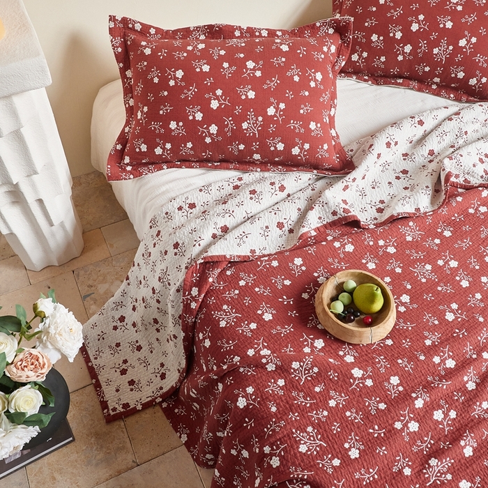 91家纺网 家纺一手货源 找家纺 沐瑟家纺 2026新款床盖三件套 梅花-红色