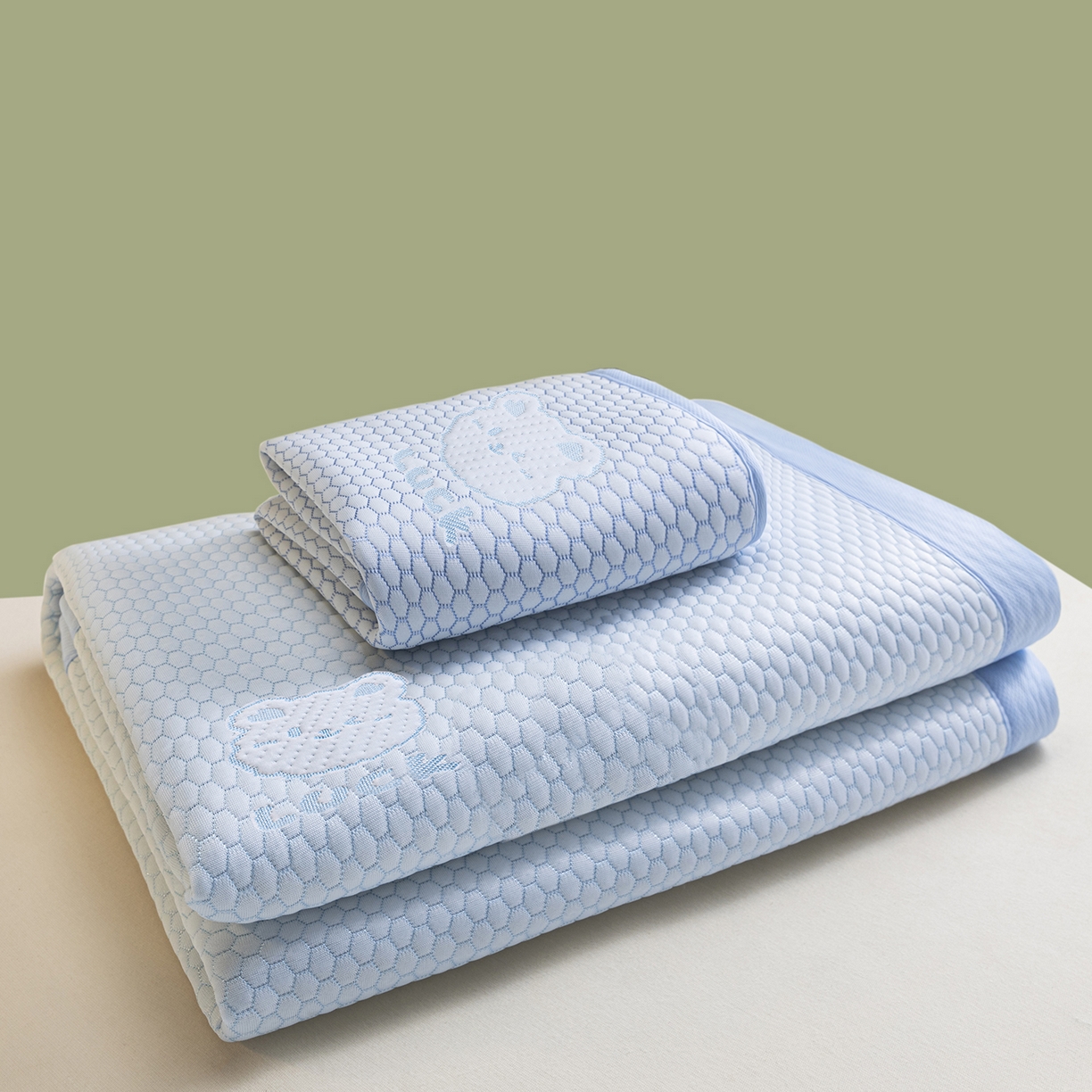 91家纺网 家纺一手货源 找家纺 奇丝雅 2026新款夏季A类冰豆豆凉席冰丝凉席家用冰丝席可机洗水洗单人学生宿舍上下铺寝室 小冰熊-蓝