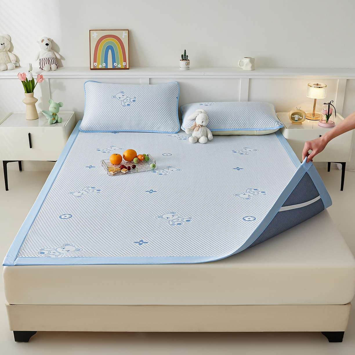 91家纺网 家纺一手货源 找家纺 奇丝雅 2026新款夏季A类冰豆豆凉席冰丝凉席家用冰丝席可机洗水洗单人学生宿舍上下铺寝室 抱抱熊-蓝