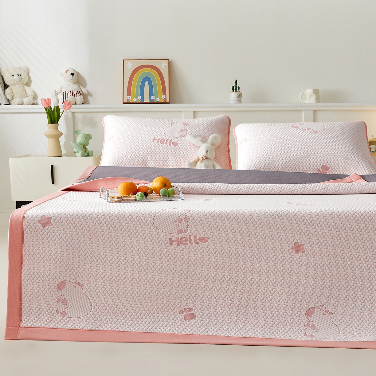 91家纺网 家纺一手货源 找家纺 奇丝雅 2026新款夏季A类冰豆豆凉席冰丝凉席家用冰丝席可机洗水洗单人学生宿舍上下铺寝室 卡皮巴拉-粉