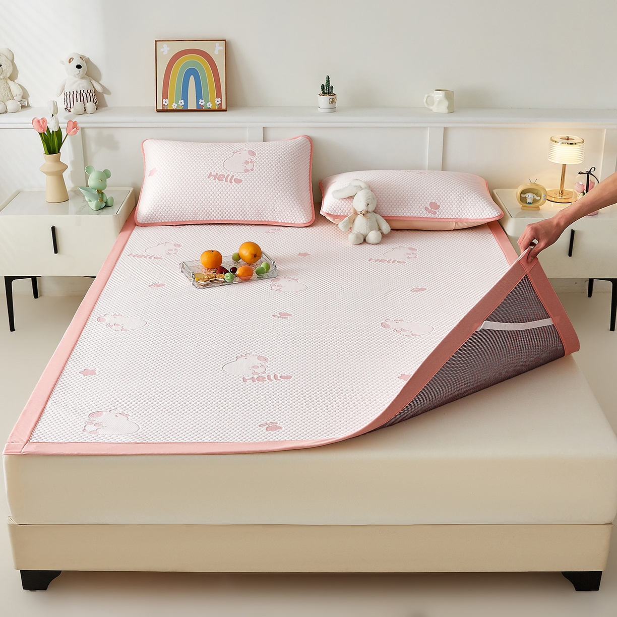 91家纺网 家纺一手货源 找家纺 奇丝雅 2026新款夏季A类冰豆豆凉席冰丝凉席家用冰丝席可机洗水洗单人学生宿舍上下铺寝室 卡皮巴拉-粉