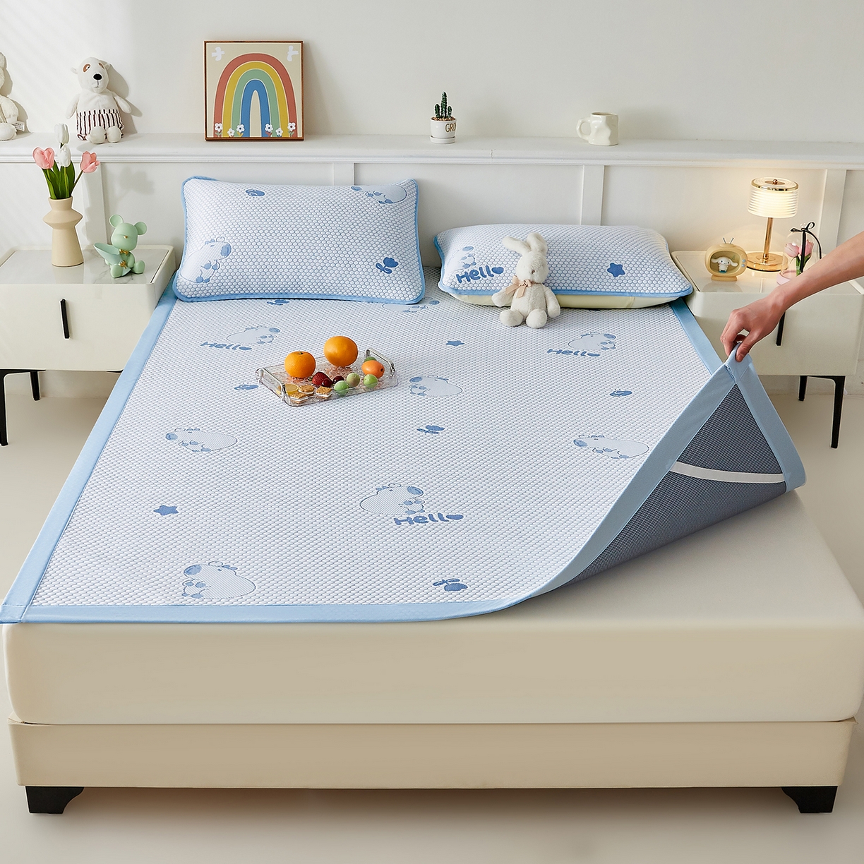 91家纺网 家纺一手货源 找家纺 奇丝雅 2026新款夏季A类冰豆豆凉席冰丝凉席家用冰丝席可机洗水洗单人学生宿舍上下铺寝室 卡皮巴拉-蓝