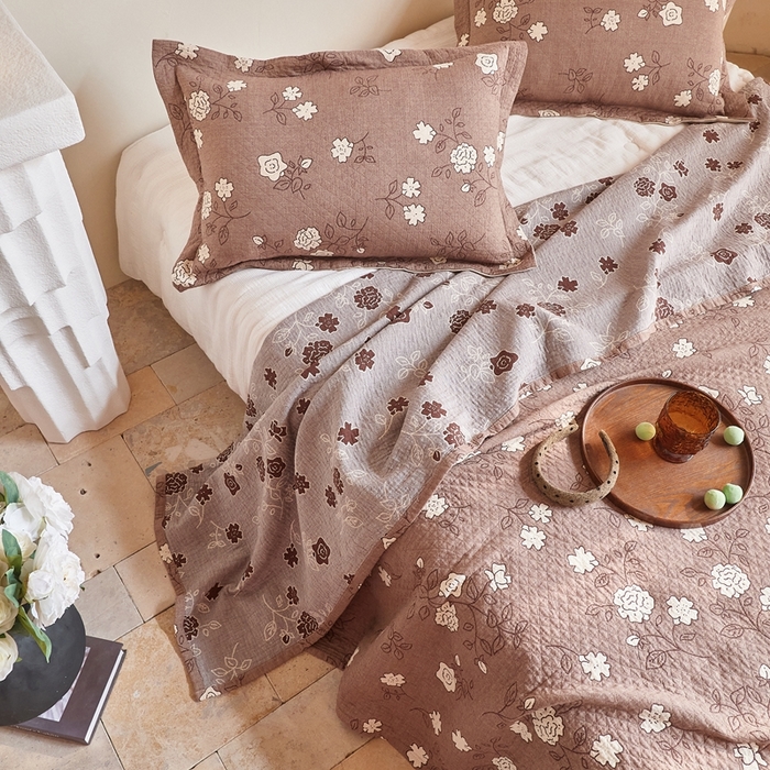 91家纺网 家纺一手货源 找家纺 沐瑟家纺 2026新款床盖三件套 木棉花-咖色