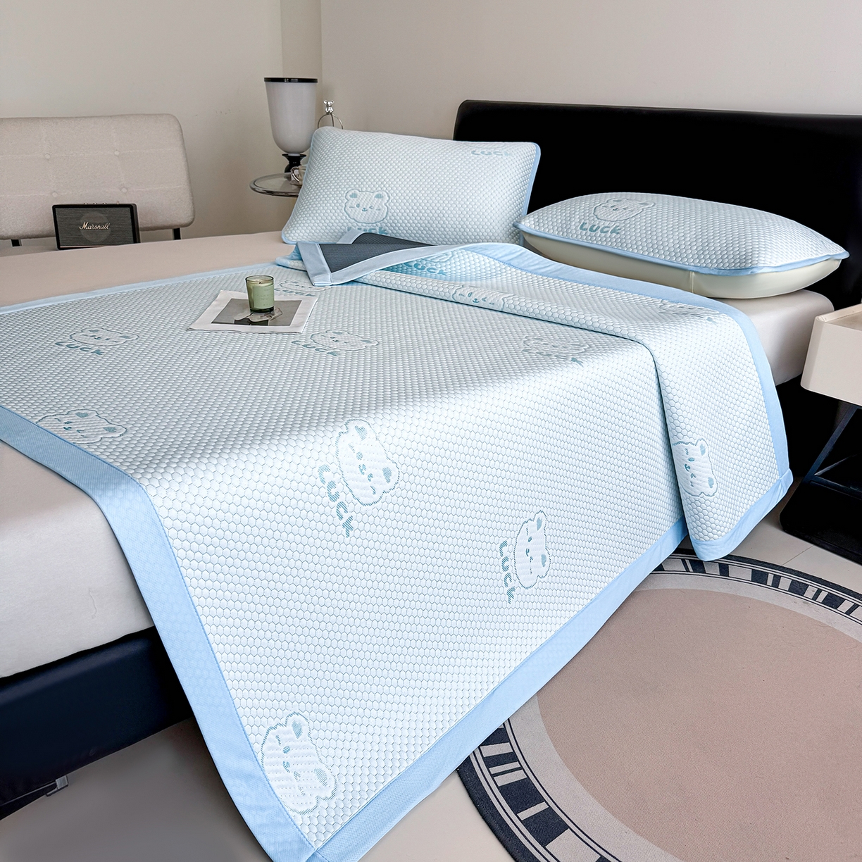 91家纺网 家纺一手货源 找家纺 奇丝雅 2026新款夏季A类冰豆豆凉席冰丝凉席家用冰丝席可机洗水洗单人学生宿舍上下铺寝室 小冰熊-蓝