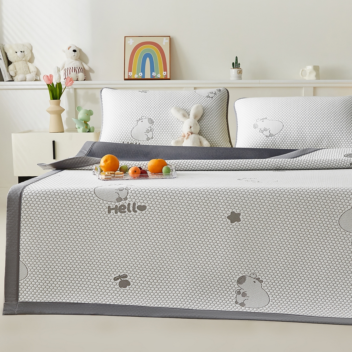 91家纺网 家纺一手货源 找家纺 奇丝雅 2026新款夏季A类冰豆豆凉席冰丝凉席家用冰丝席可机洗水洗单人学生宿舍上下铺寝室 卡皮巴拉-灰