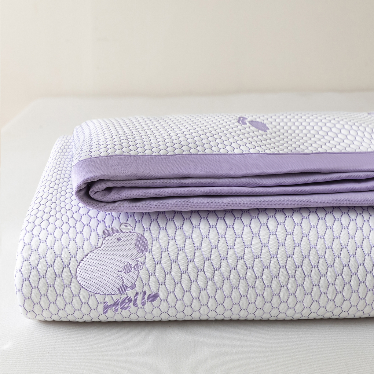 91家纺网 家纺一手货源 找家纺 奇丝雅 2026新款夏季A类冰豆豆凉席冰丝凉席家用冰丝席可机洗水洗单人学生宿舍上下铺寝室 卡皮巴拉-紫