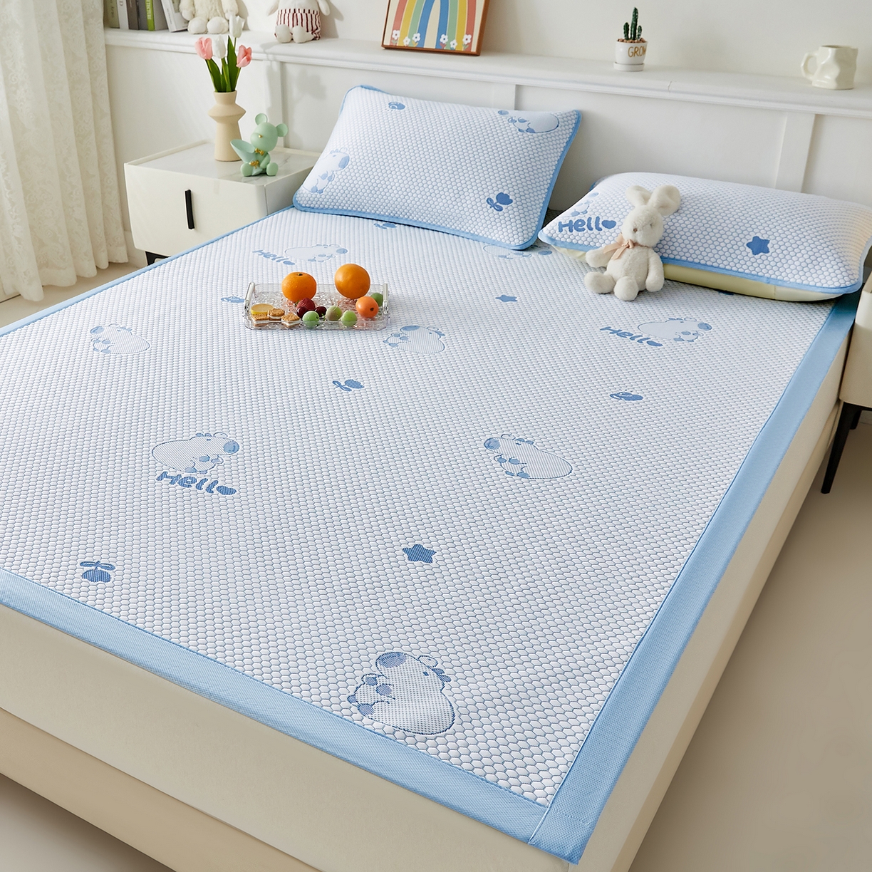 91家纺网 家纺一手货源 找家纺 奇丝雅 2026新款夏季A类冰豆豆凉席冰丝凉席家用冰丝席可机洗水洗单人学生宿舍上下铺寝室 卡皮巴拉-蓝