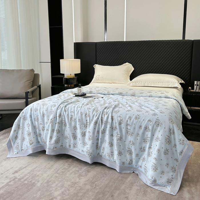 91家纺网 家纺一手货源 找家纺 薇玛仕 2026新款茶小纤60S长绒棉印花镂空款蚕丝夏凉被空调被 繁花-兰