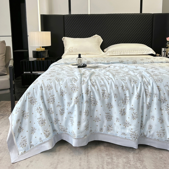 91家纺网 家纺一手货源 找家纺 薇玛仕 2026新款茶小纤60S长绒棉印花镂空款蚕丝夏凉被空调被 繁花-兰