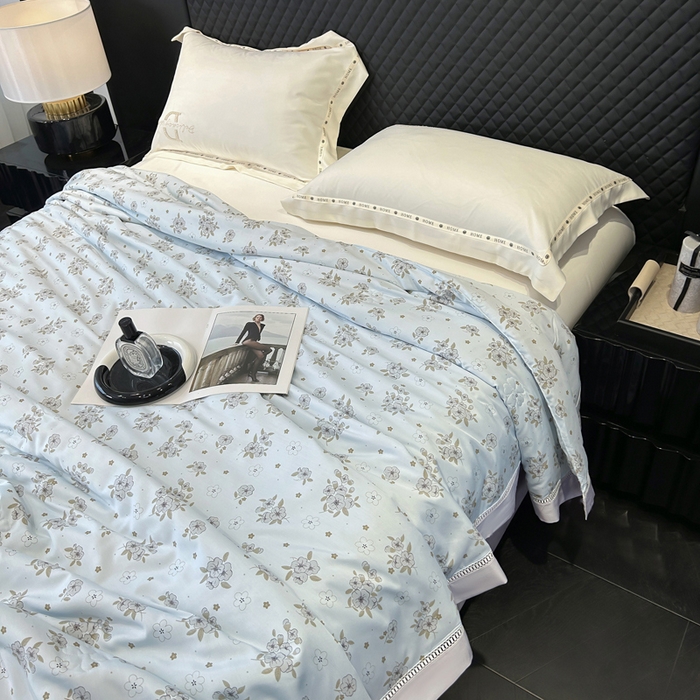 91家纺网 家纺一手货源 找家纺 薇玛仕 2026新款茶小纤60S长绒棉印花镂空款蚕丝夏凉被空调被 繁花-兰