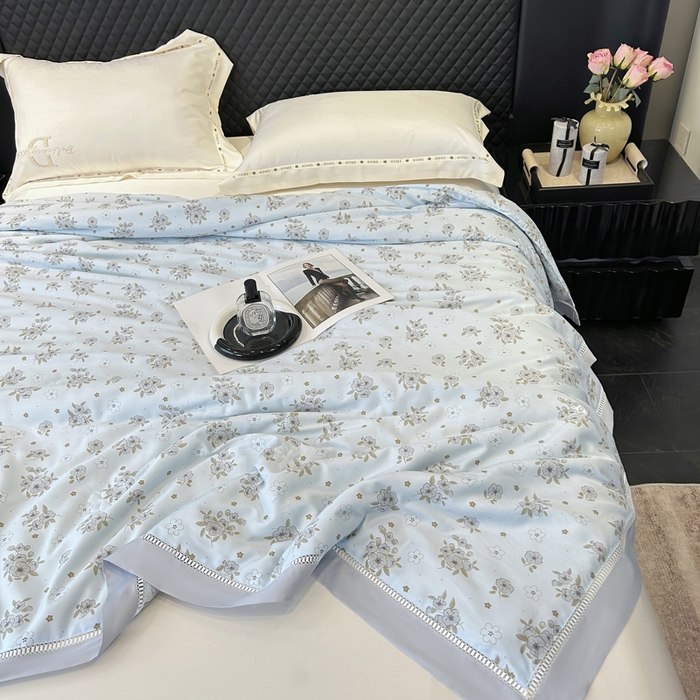 91家纺网 家纺一手货源 找家纺 薇玛仕 2026新款茶小纤60S长绒棉印花镂空款蚕丝夏凉被空调被 繁花-兰