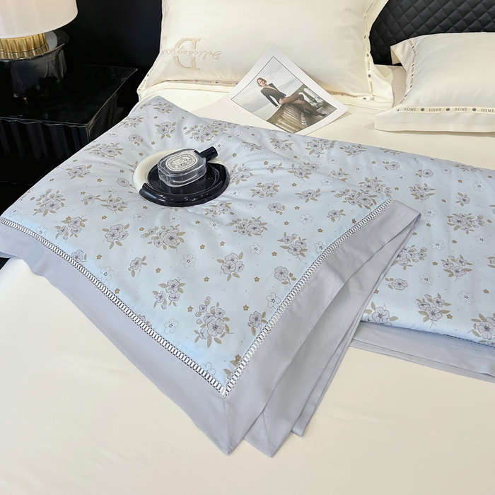 91家纺网 家纺一手货源 找家纺 薇玛仕 2026新款茶小纤60S长绒棉印花镂空款蚕丝夏凉被空调被 繁花-兰