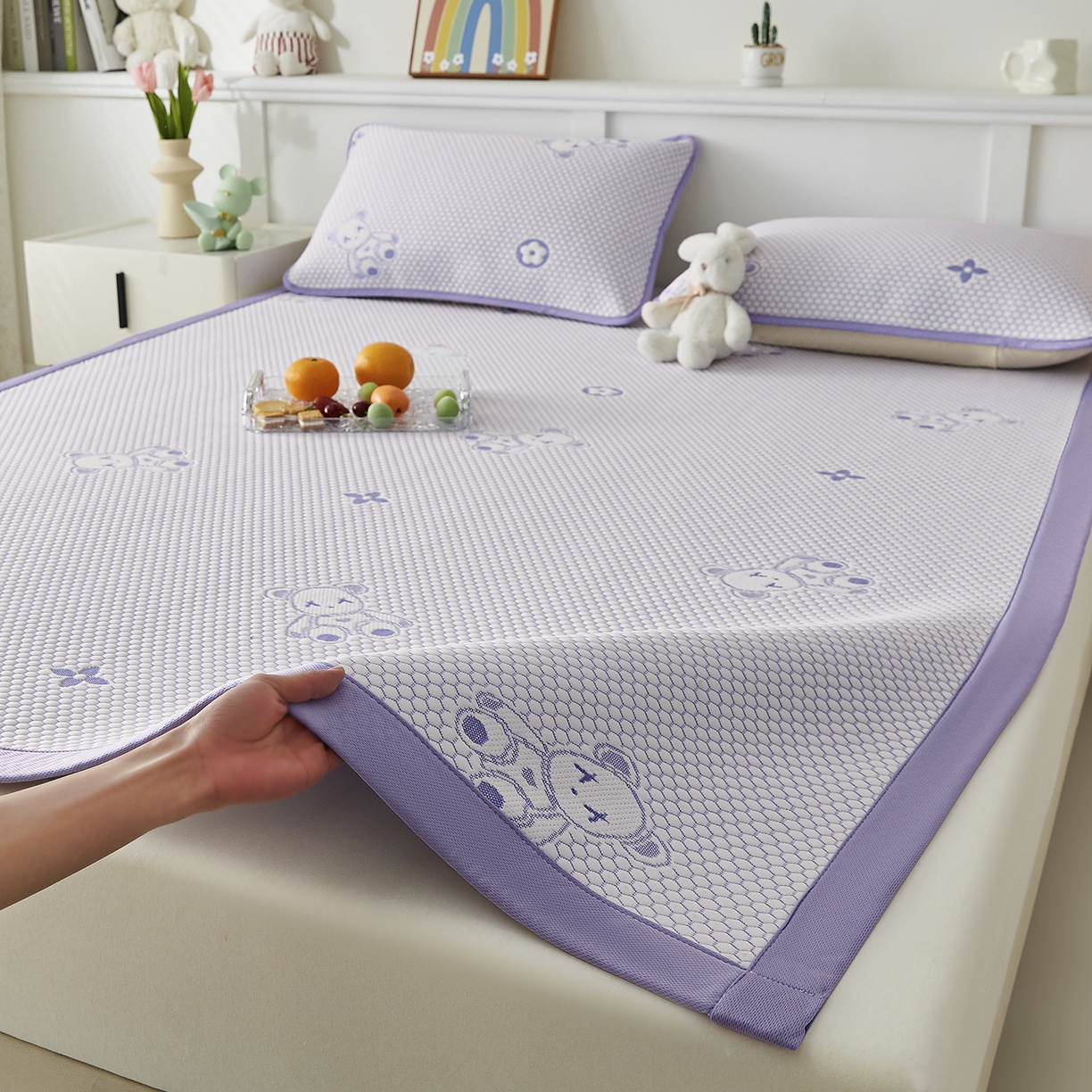 91家纺网 家纺一手货源 找家纺 奇丝雅 2026新款夏季A类冰豆豆凉席冰丝凉席家用冰丝席可机洗水洗单人学生宿舍上下铺寝室 抱抱熊-紫