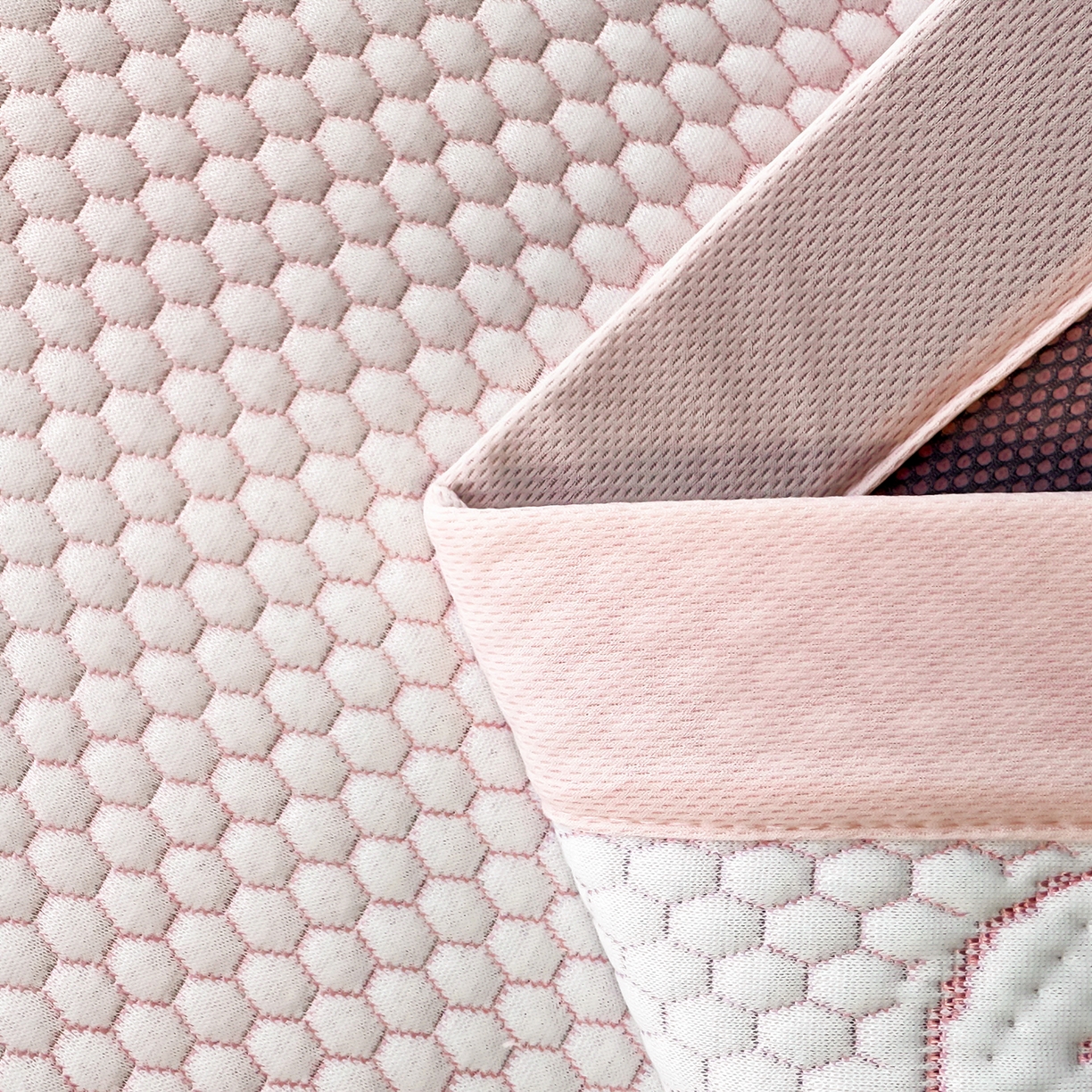 91家纺网 家纺一手货源 找家纺 奇丝雅 2026新款夏季A类冰豆豆凉席冰丝凉席家用冰丝席可机洗水洗单人学生宿舍上下铺寝室 小冰熊-粉