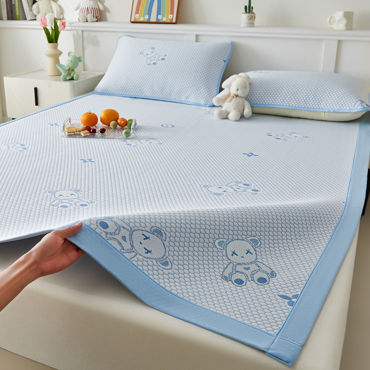 91家纺网 家纺一手货源 找家纺 奇丝雅 2026新款夏季A类冰豆豆凉席冰丝凉席家用冰丝席可机洗水洗单人学生宿舍上下铺寝室 抱抱熊-蓝