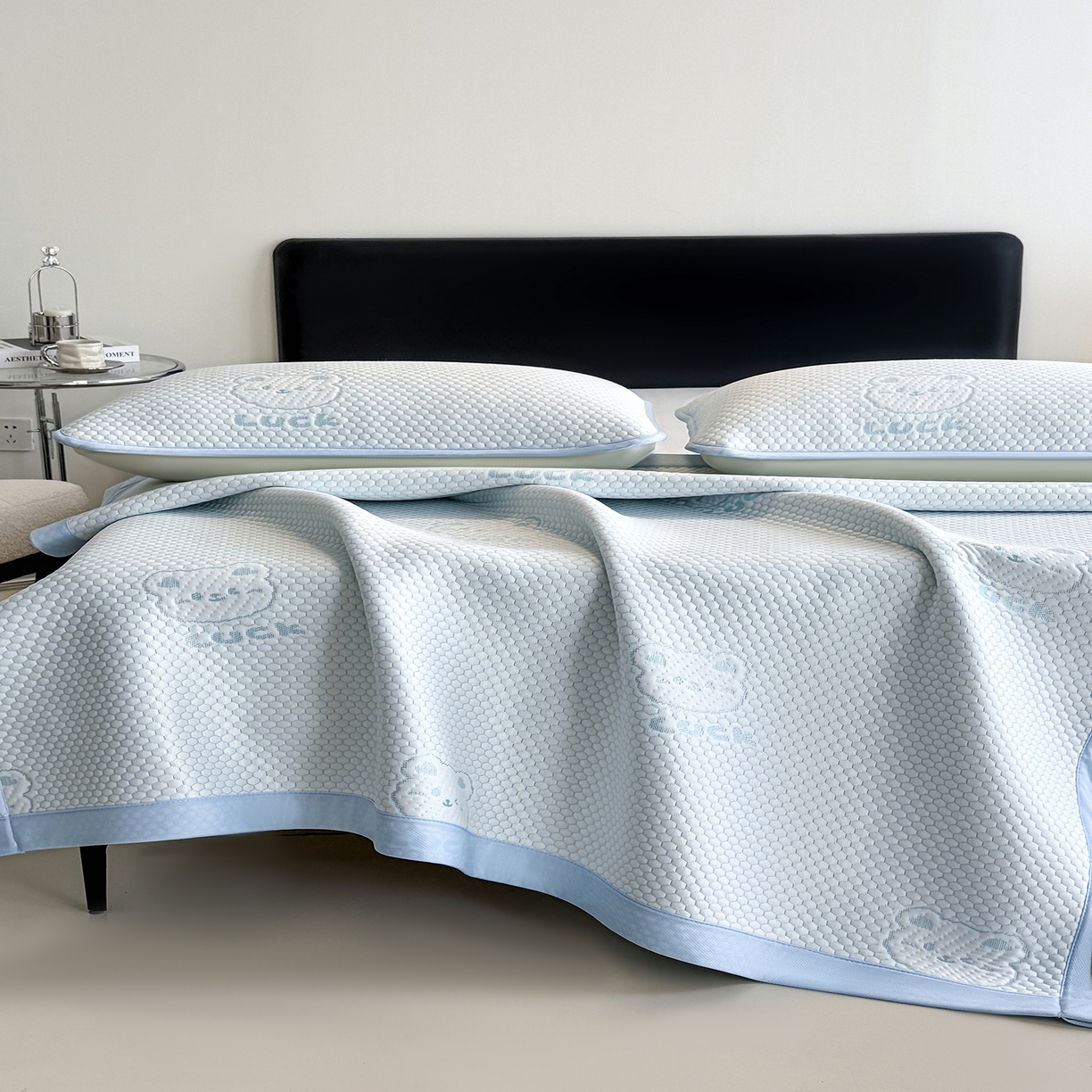 91家纺网 家纺一手货源 找家纺 奇丝雅 2026新款夏季A类冰豆豆凉席冰丝凉席家用冰丝席可机洗水洗单人学生宿舍上下铺寝室 小冰熊-蓝