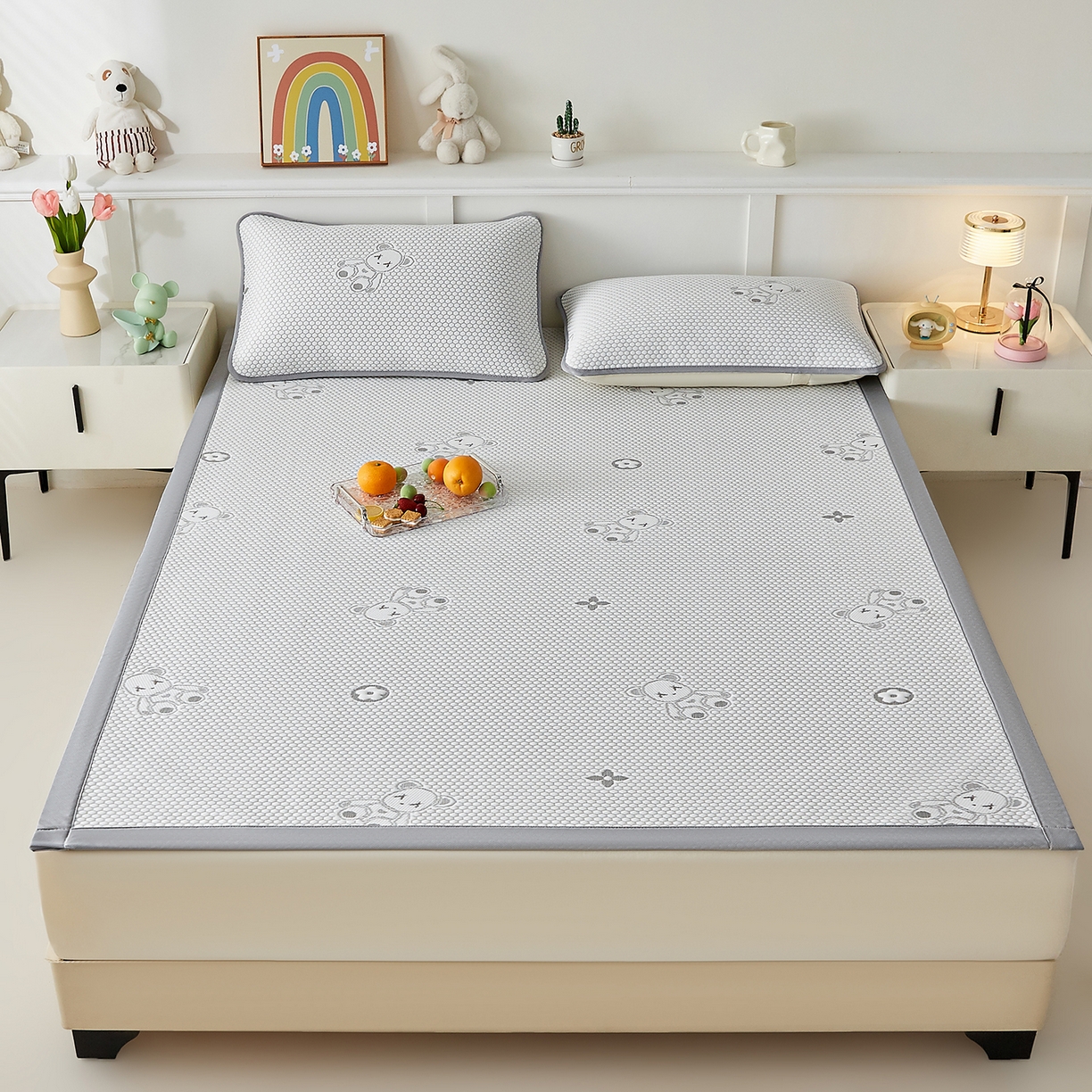 91家纺网 家纺一手货源 找家纺 奇丝雅 2026新款夏季A类冰豆豆凉席冰丝凉席家用冰丝席可机洗水洗单人学生宿舍上下铺寝室 抱抱熊-灰