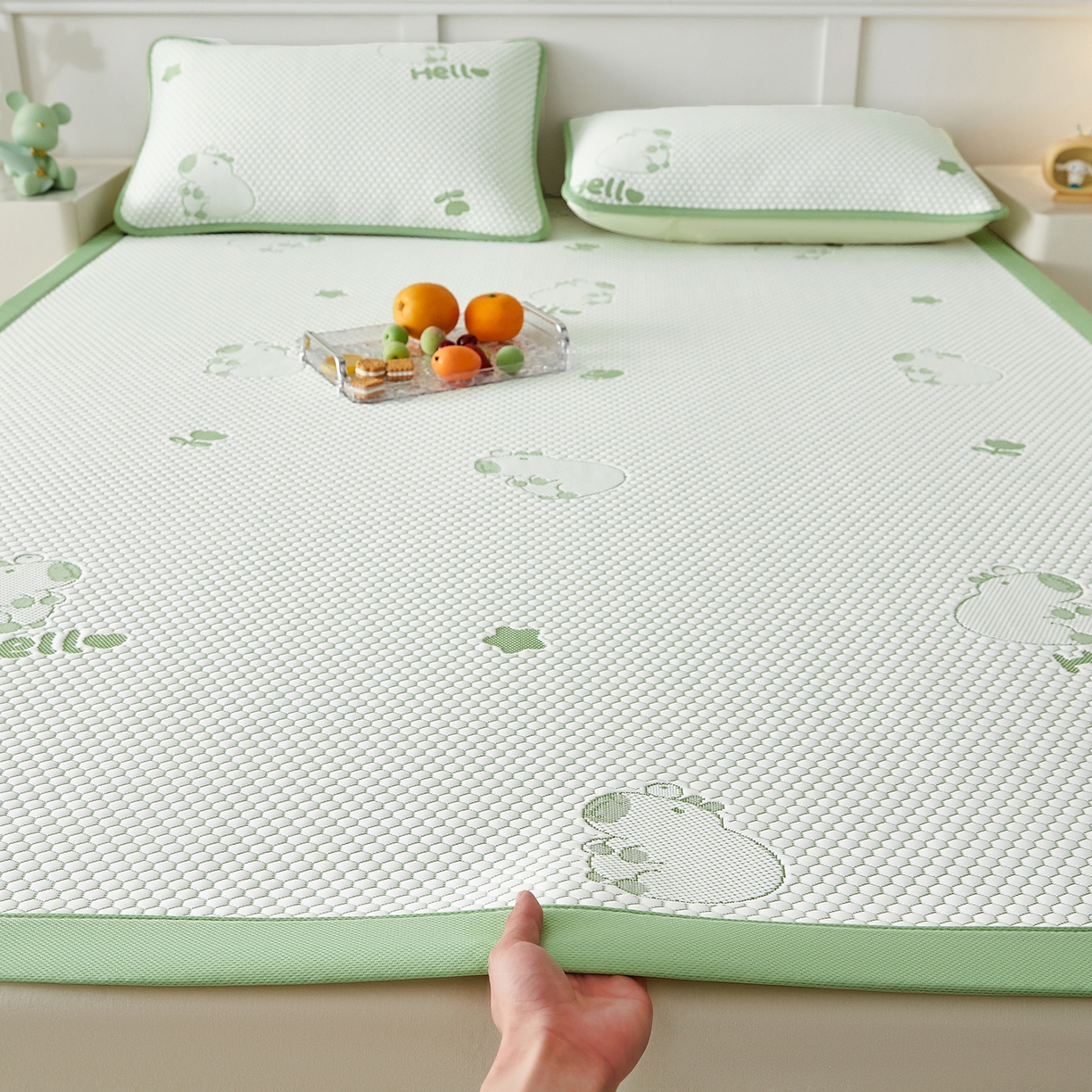 91家纺网 家纺一手货源 找家纺 奇丝雅 2026新款夏季A类冰豆豆凉席冰丝凉席家用冰丝席可机洗水洗单人学生宿舍上下铺寝室 卡皮巴拉-绿