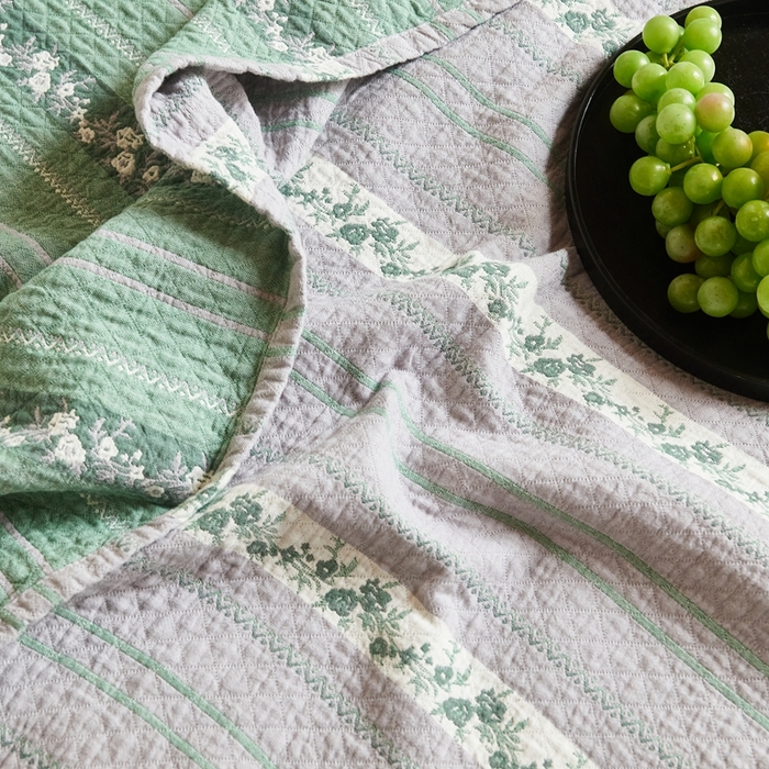 91家纺网 家纺一手货源 找家纺 沐瑟家纺 2026新款床盖三件套 竖条花-灰