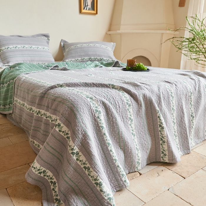 91家纺网 家纺一手货源 找家纺 沐瑟家纺 2026新款床盖三件套 竖条花-灰