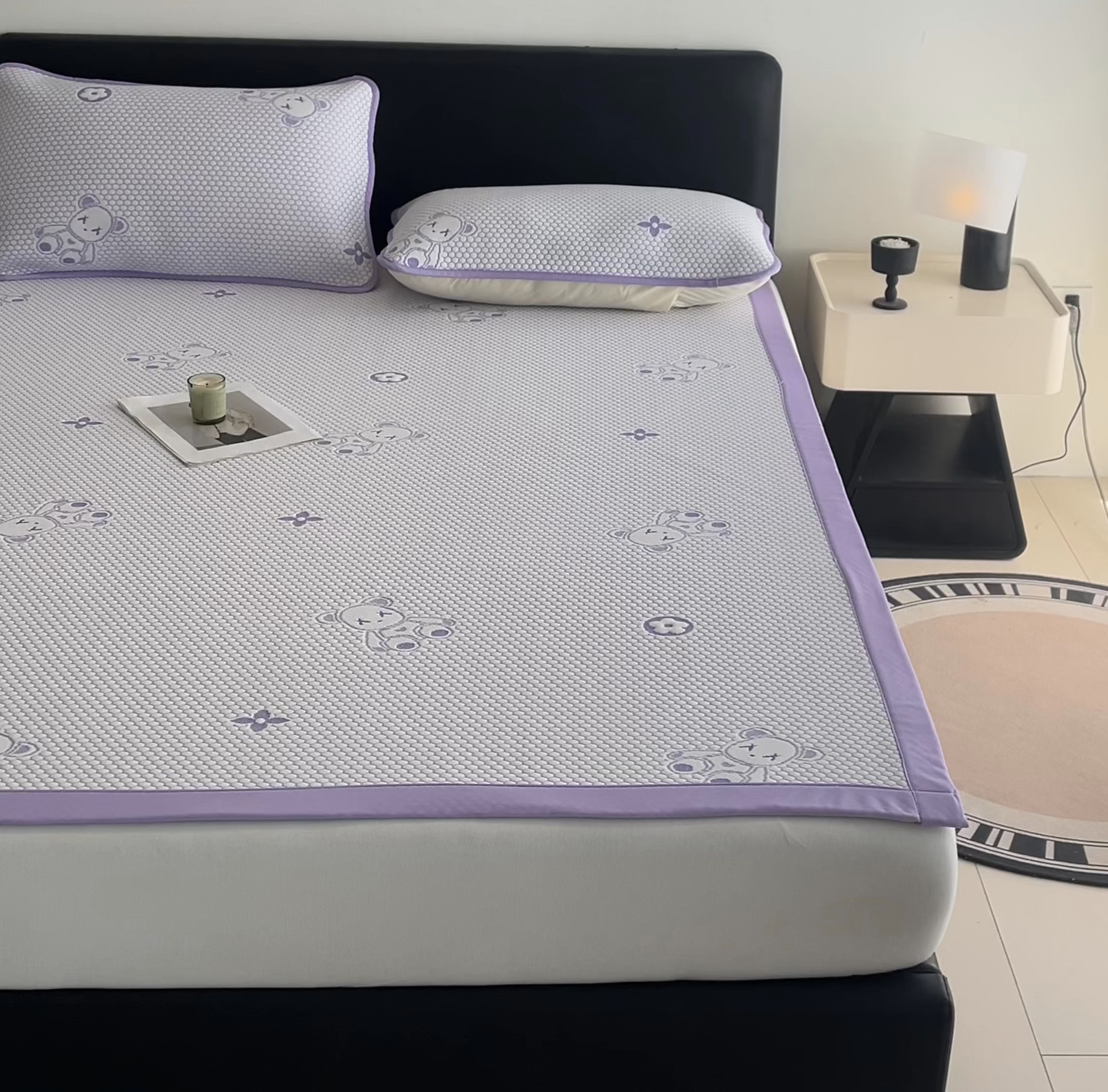 91家纺网 家纺一手货源 找家纺 奇丝雅 2026新款夏季A类冰豆豆凉席冰丝凉席家用冰丝席可机洗水洗单人学生宿舍上下铺寝室 抱抱熊-紫