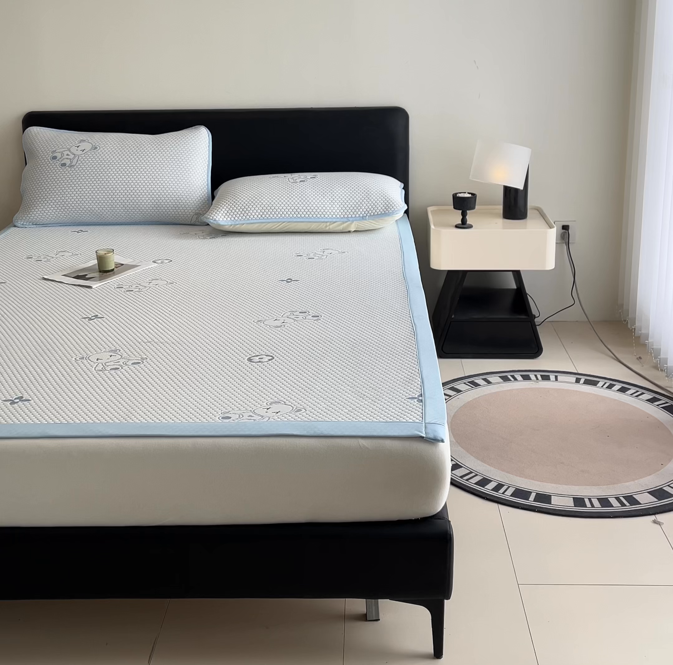 91家纺网 家纺一手货源 找家纺 奇丝雅 2026新款夏季A类冰豆豆凉席冰丝凉席家用冰丝席可机洗水洗单人学生宿舍上下铺寝室 抱抱熊-蓝