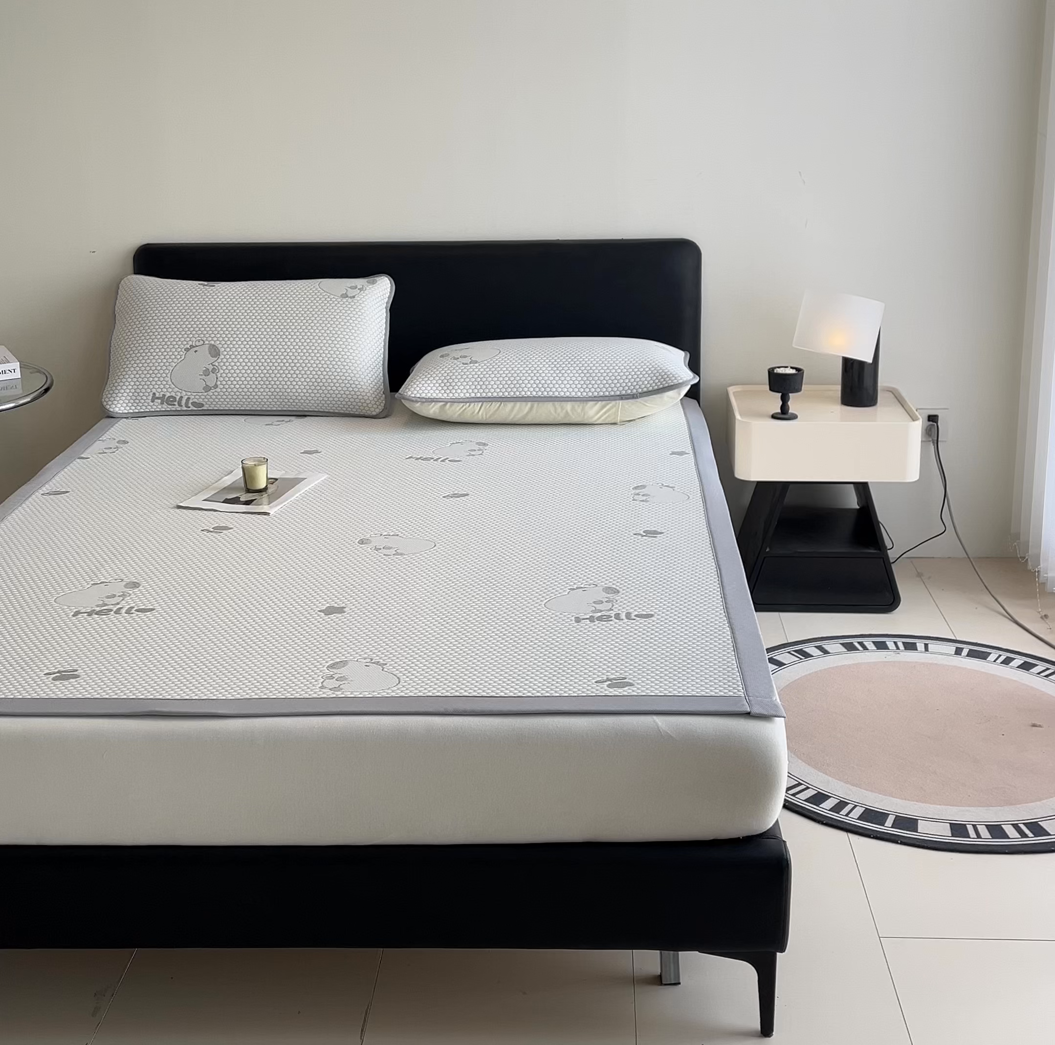 91家纺网 家纺一手货源 找家纺 奇丝雅 2026新款夏季A类冰豆豆凉席冰丝凉席家用冰丝席可机洗水洗单人学生宿舍上下铺寝室 卡皮巴拉-灰