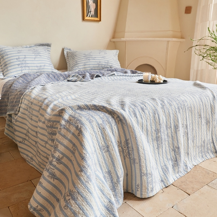 91家纺网 家纺一手货源 找家纺 沐瑟家纺 2026新款床盖三件套 线条玫瑰-蓝