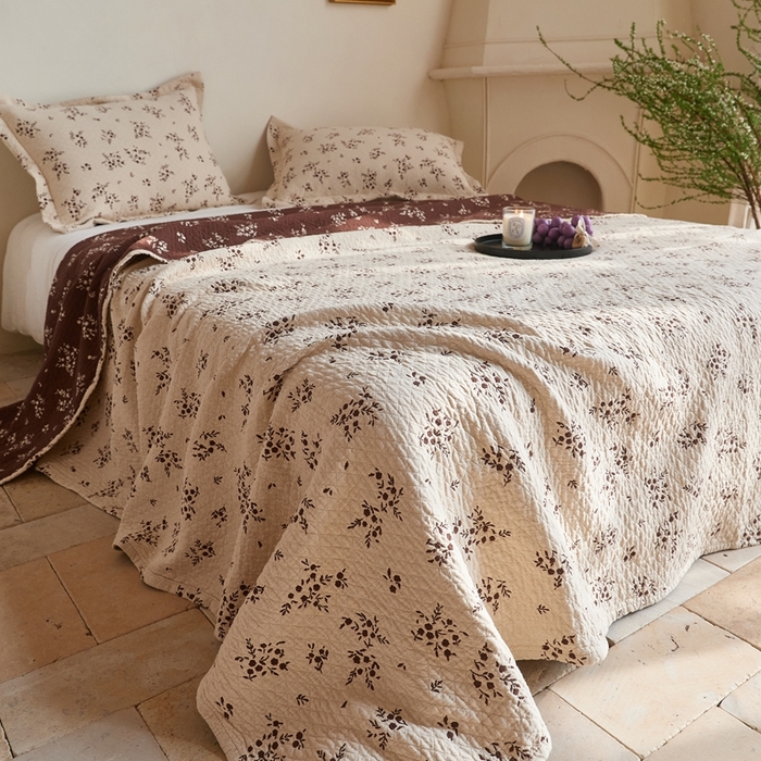 91家纺网 家纺一手货源 找家纺 沐瑟家纺 2026新款床盖三件套 小碎花-咖色