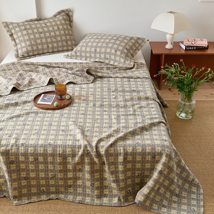 91家纺网 家纺一手货源 找家纺 沐瑟家纺 2026新款床盖三件套 樱桃格-黄咖