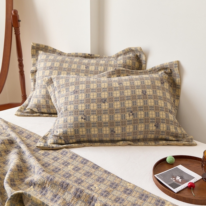 91家纺网 家纺一手货源 找家纺 沐瑟家纺 2026新款床盖三件套 樱桃格-黄咖