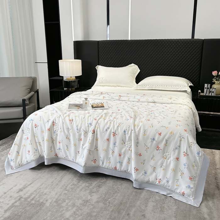 91家纺网 家纺一手货源 找家纺 薇玛仕 2026新款茶小纤60S长绒棉印花镂空款蚕丝夏凉被空调被 红袖添香-白