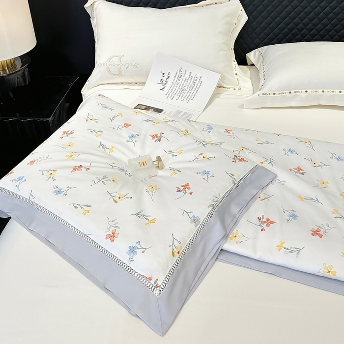 91家纺网 家纺一手货源 找家纺 薇玛仕 2026新款茶小纤60S长绒棉印花镂空款蚕丝夏凉被空调被 红袖添香-白