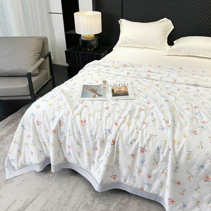 91家纺网 家纺一手货源 找家纺 薇玛仕 2026新款茶小纤60S长绒棉印花镂空款蚕丝夏凉被空调被 红袖添香-白