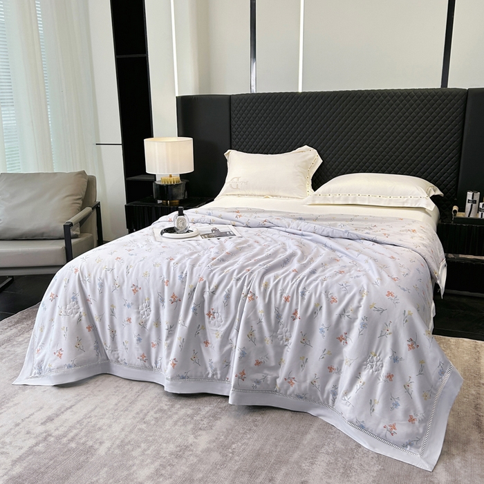 91家纺网 家纺一手货源 找家纺 薇玛仕 2026新款茶小纤60S长绒棉印花镂空款蚕丝夏凉被空调被 红袖添香-灰