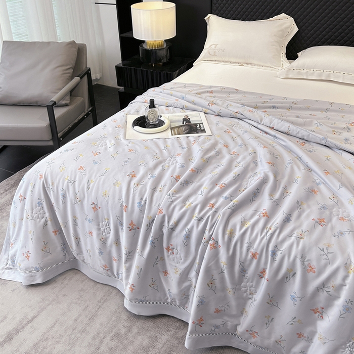 91家纺网 家纺一手货源 找家纺 薇玛仕 2026新款茶小纤60S长绒棉印花镂空款蚕丝夏凉被空调被 红袖添香-灰