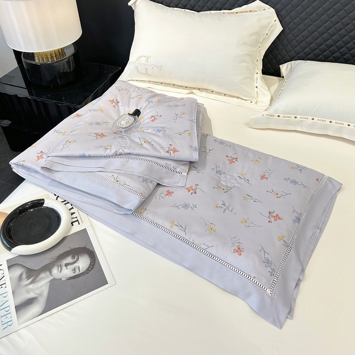 91家纺网 家纺一手货源 找家纺 薇玛仕 2026新款茶小纤60S长绒棉印花镂空款蚕丝夏凉被空调被 红袖添香-灰