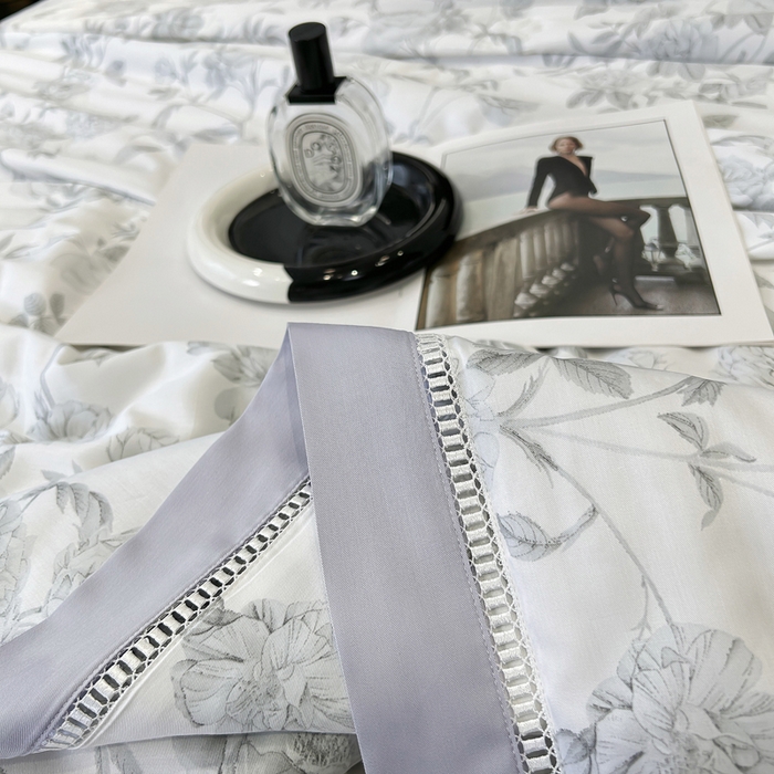 91家纺网 家纺一手货源 找家纺 薇玛仕 2026新款茶小纤60S长绒棉印花镂空款蚕丝夏凉被空调被 墨韵