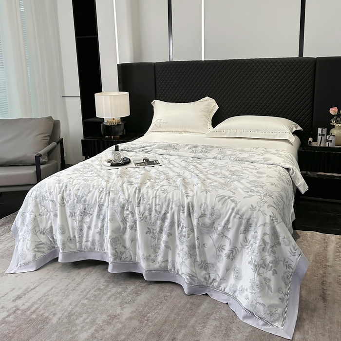 91家纺网 家纺一手货源 找家纺 薇玛仕 2026新款茶小纤60S长绒棉印花镂空款蚕丝夏凉被空调被 墨韵