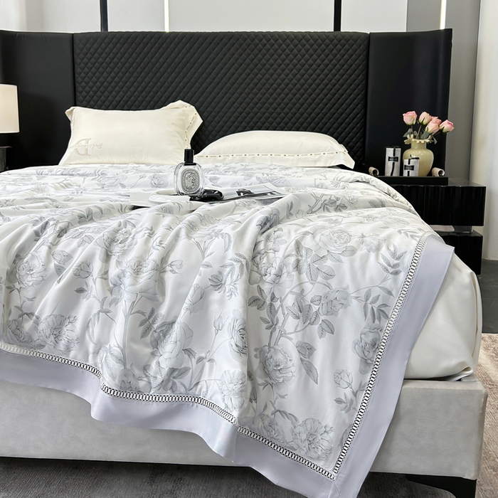 91家纺网 家纺一手货源 找家纺 薇玛仕 2026新款茶小纤60S长绒棉印花镂空款蚕丝夏凉被空调被 墨韵