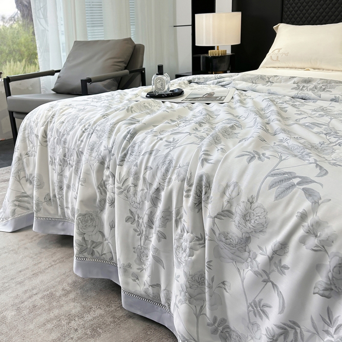 91家纺网 家纺一手货源 找家纺 薇玛仕 2026新款茶小纤60S长绒棉印花镂空款蚕丝夏凉被空调被 墨韵