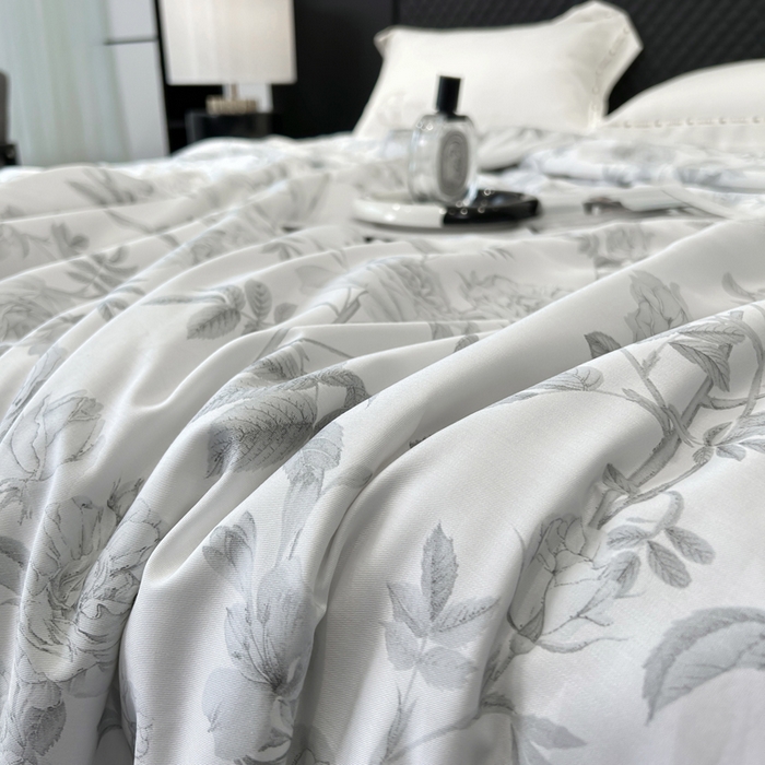 91家纺网 家纺一手货源 找家纺 薇玛仕 2026新款茶小纤60S长绒棉印花镂空款蚕丝夏凉被空调被 墨韵