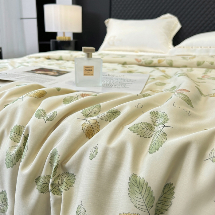 91家纺网 家纺一手货源 找家纺 薇玛仕 2026新款茶小纤60S长绒棉印花镂空款蚕丝夏凉被空调被 轻奢小叶-咖