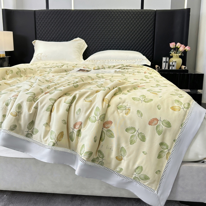 91家纺网 家纺一手货源 找家纺 薇玛仕 2026新款茶小纤60S长绒棉印花镂空款蚕丝夏凉被空调被 轻奢小叶-咖